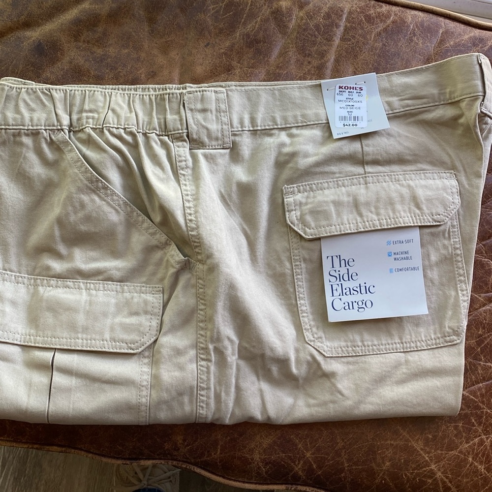 New With Tags Men’s Beige Cargo Shorts
